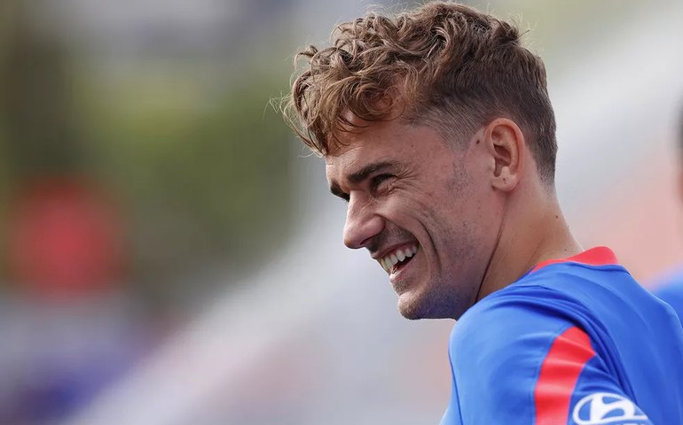 Griezmann dá passe de calcanhar, faz gol e garante vitória do Atlético de Madrid