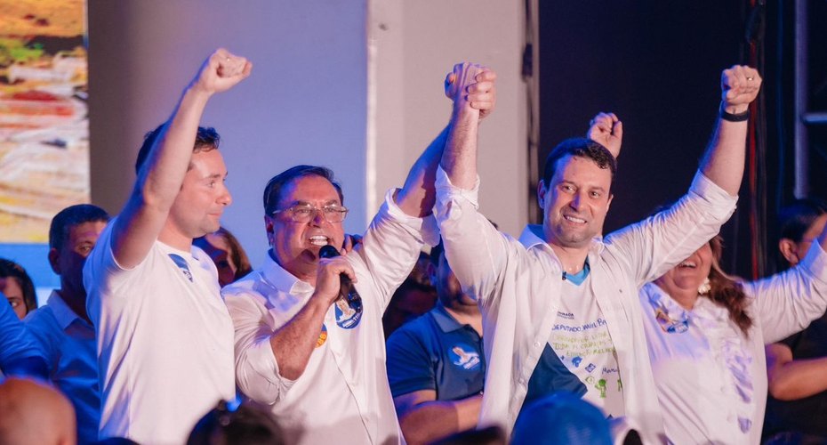 Daniel, Lucas e Luciano são recebidos por mais de 5 mil profissionais da Educação