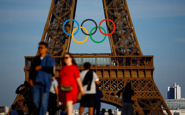 IA vai bloquear mensagens abusivas contra atletas nas redes sociais durante Olimpíada, diz COI