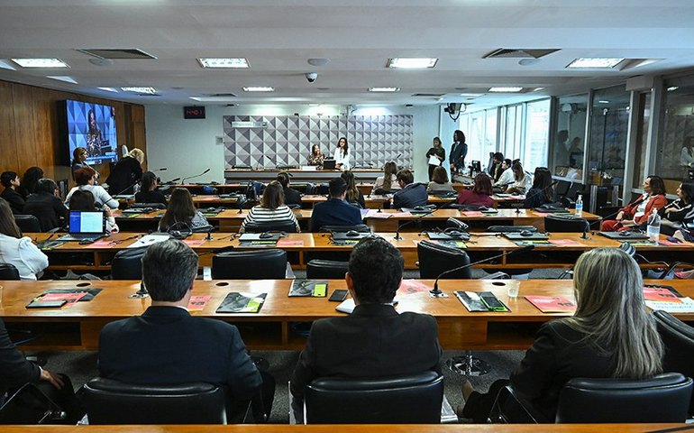 Debate alerta para subnotificação da violência contra brasileiras no exterior