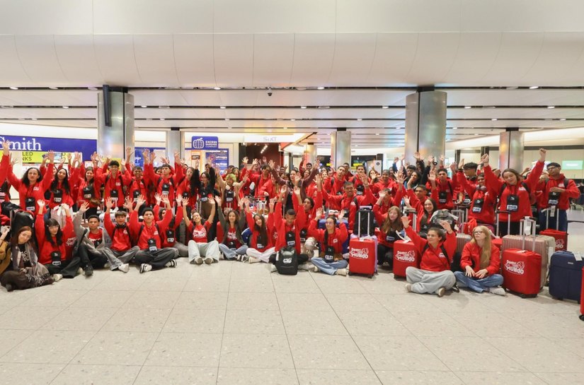 Primeiro grupo de 100 estudantes de Alagoas desembarca na Inglaterra para intercâmbio