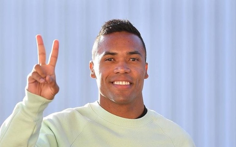Alex Sandro se machuca em treino na Juventus e vê sonho de voltar à seleção adiado