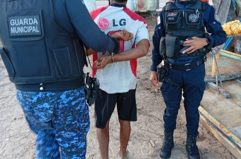 Guarda Municipal prende em flagrante suspeito de furtar tapumes de obra pública na Pajuçara
