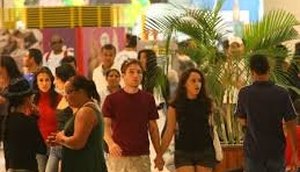 Cresce movimento nos shoppings em busca do presente ideal