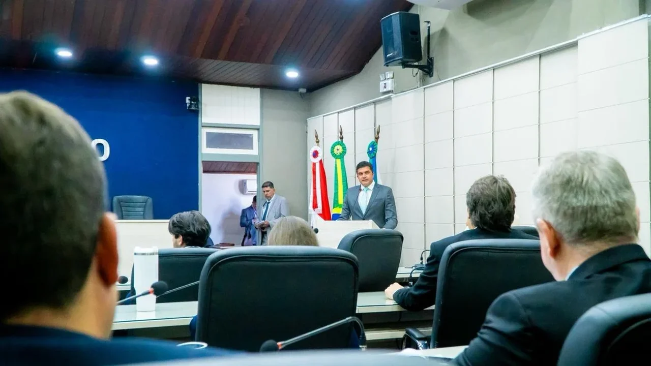 Atropelos regimentais marcaram sessão para aprovar parecer que rejeitou contas de Rui Palmeira