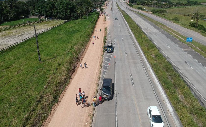 Acidente deixa uma pessoa morta e outras quatro ficam feridas na BR-101