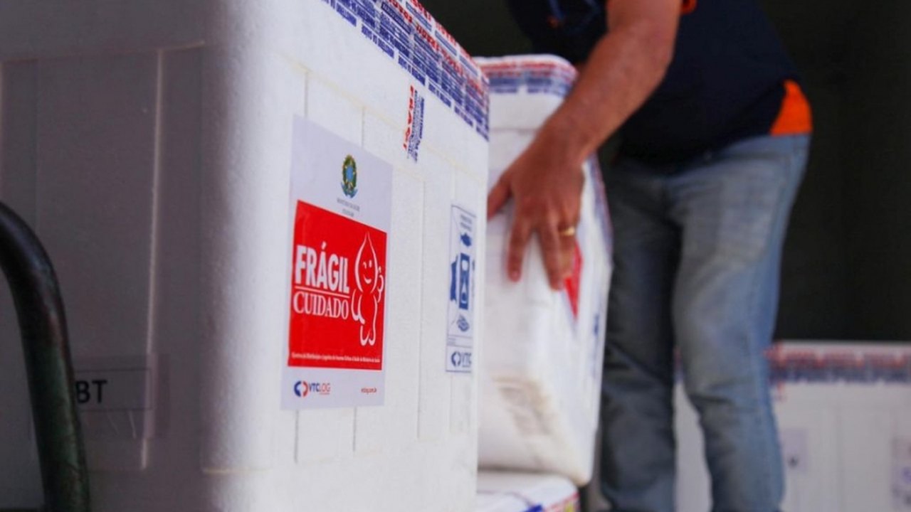 Munícipios alagoanos começam a retirada de novas doses de vacinas contra Covid-19