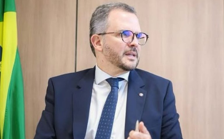 Medidas para combustíveis amenizam, mas não resolvem crise das aéreas, diz ministro