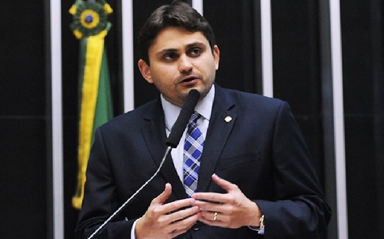 Câmara vai investigar fraude em nomeação de piloto de Juscelino Filho