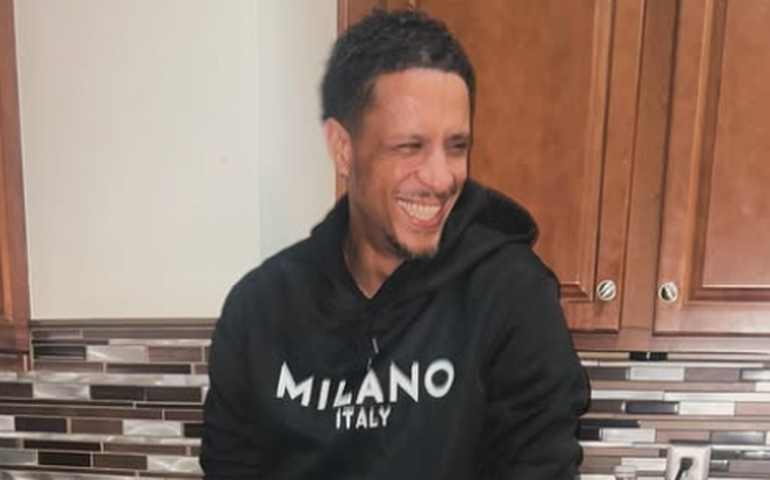 Ator de 'Um maluco no pedaço' morre aos 42 anos após quarto ataque cardíaco em três anos