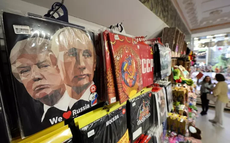 Trump suspende sanções financeiras contra Rússia até 20/8