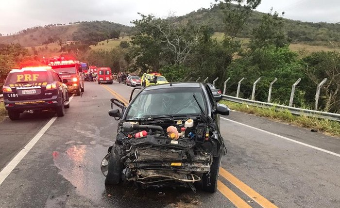 Colisão frontal deixou três mortos e sete feridos na BR-316, proximidades de Maribondo, em Alagoas