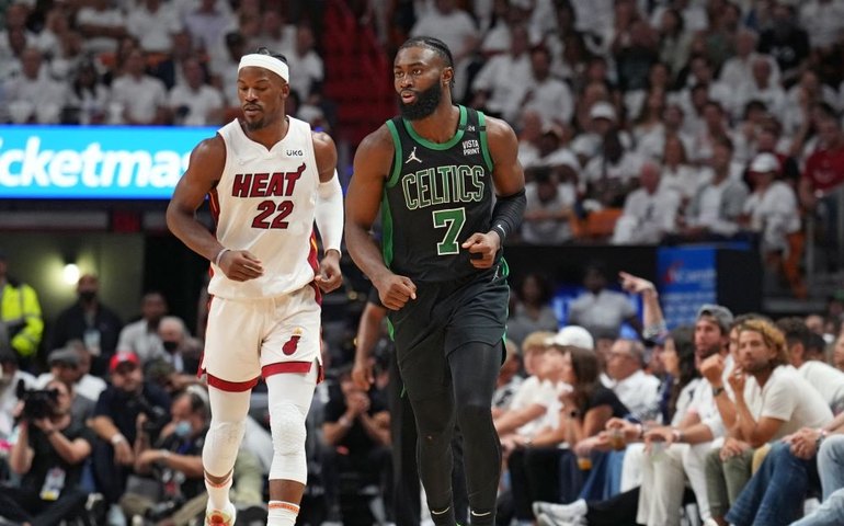 Boston bate Miami na Flórida e fica a uma vitória do título na Conferência Leste