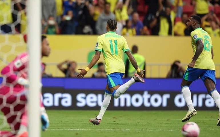 Brasil evolui, goleia o Peru no Mané Garrincha e dá paz a Dorival Júnior