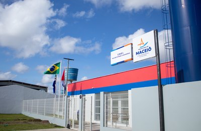 Prefeito JHC entrega creche no Vergel do Lago nesta sexta