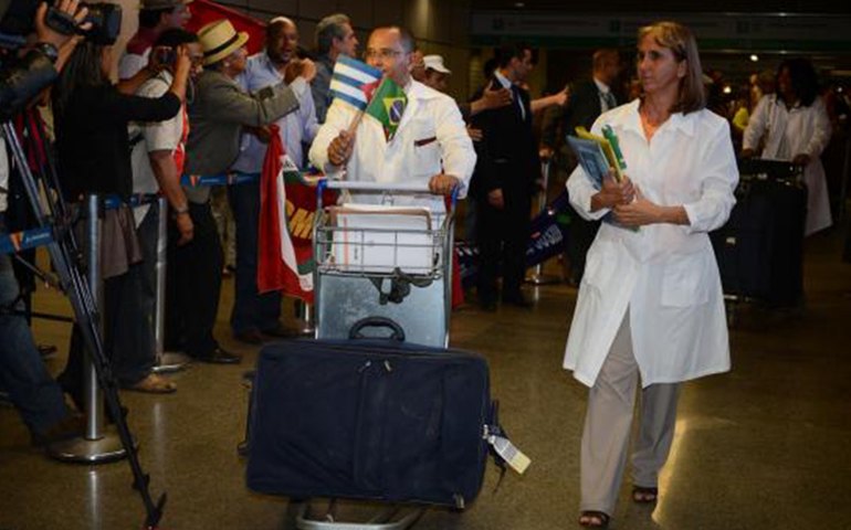 Médicos cubanos lutam na Justiça por trabalho