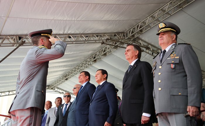 Cerimônia de Entrega de Espadas aos Aspirantes a Oficial