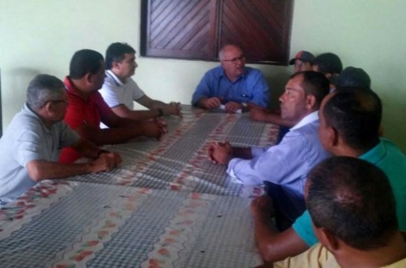 Governo debate projetos com moradores de Olho d'Água Grande