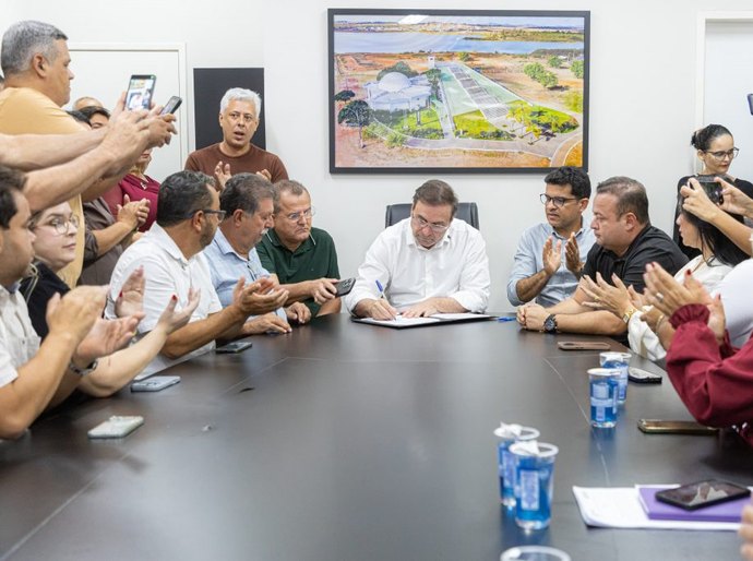 Prefeito Luciano autoriza pavimentação de mais de 5 km entre Canaã e Tabela