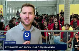 Volta às aulas sem celular: estudantes não podem usar o equipamento na escola