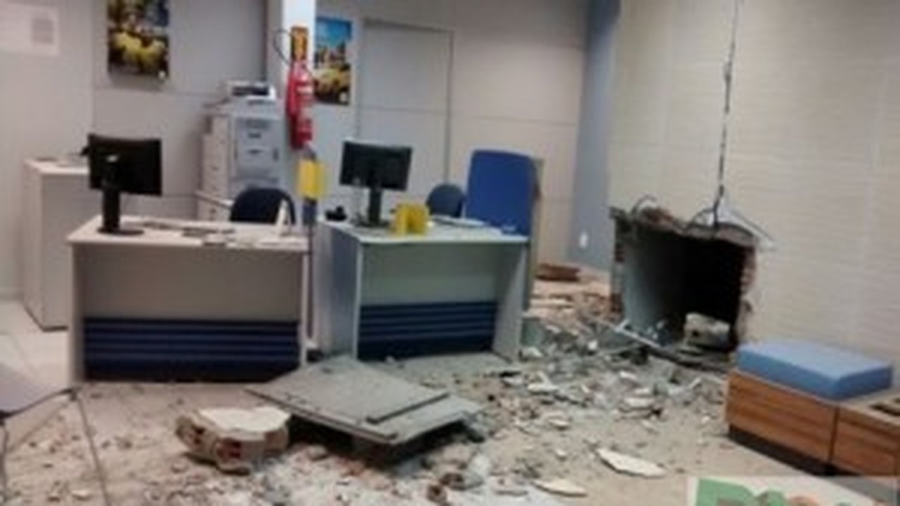 Criminosos explodem cash do Banco do Brasil em Inhapi