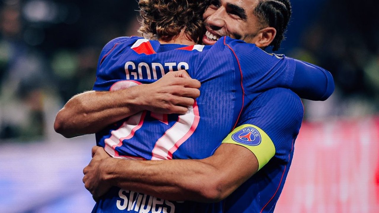 Com gols de jogadores vindo do banco, Paris Saint-Germain vence clássico contra Lyon pelo Campeonato Francês