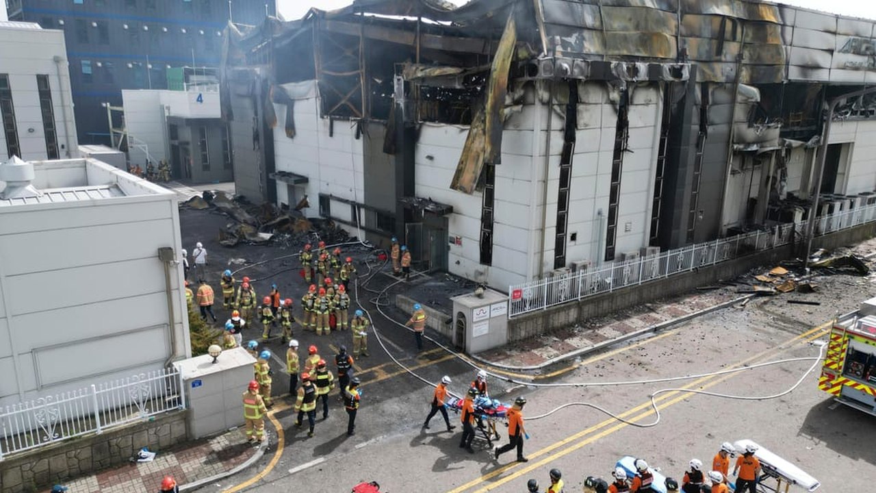 Incêndio atinge fábrica de baterias de lítio na Coreia do Sul; resgate busca por 19 desaparecidos