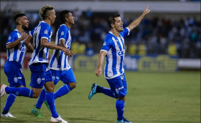 Junior Amorim marcou o gol da vitória do CSA na Vila Belmiro