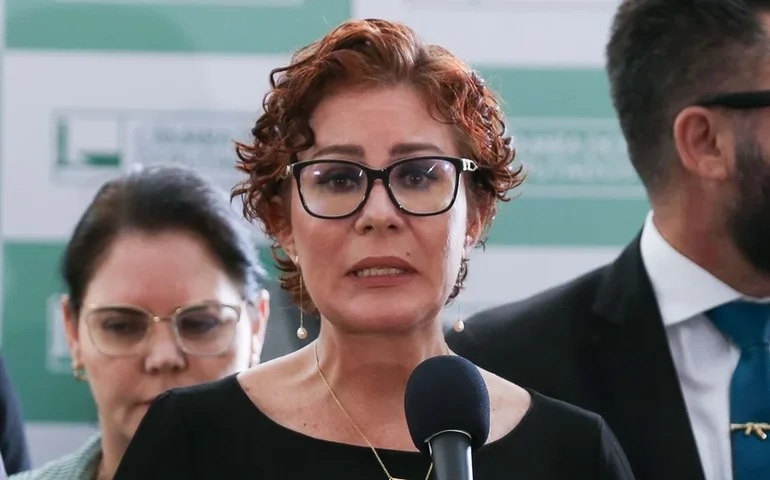 Carla Zambelli reclama de julgamento sobre cassação 'em plena sexta-feira 13'