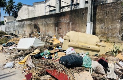 Alurb combate descarte irregular de resíduos em logradouros e vias públicas
