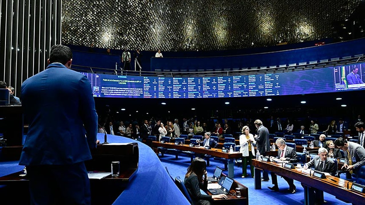 Após acordo, Senado aprova MP do frete sem o piso salarial de R$ 5 mil