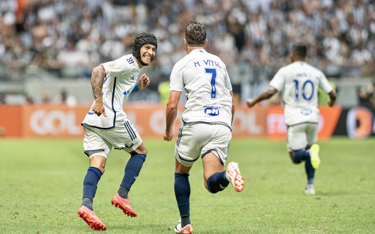 Cruzeiro vence Atlético-MG em 1º clássico na Arena MRV e respira na luta contra o rebaixamento