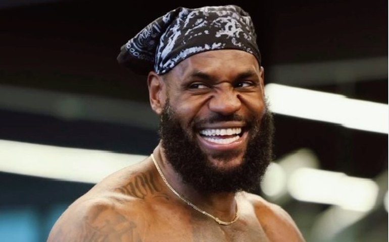 LeBron brinca com ala-pivô que marcou 53 pontos e quebrou recorde em jogo da WNBA: 'Deve ser o tênis'