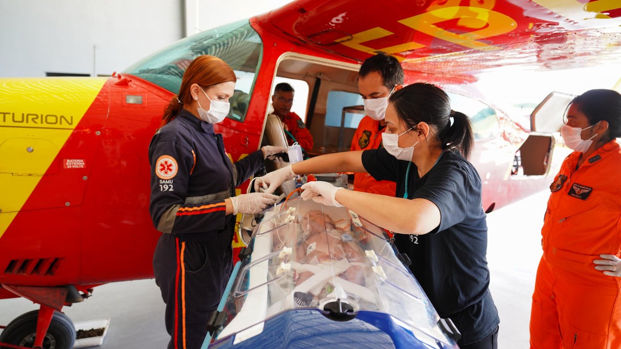 Com apoio do DEA, Samu e Salva Mais, Sesau assegura transferência de bebê cardiopata para Recife