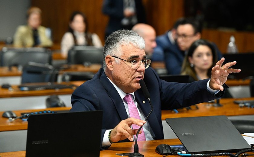 Senado analisa projeto que obriga escolas a notificarem casos de suicídio e automutilação