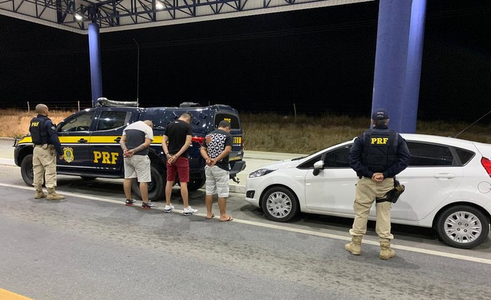 Homens são detidos pela PRF