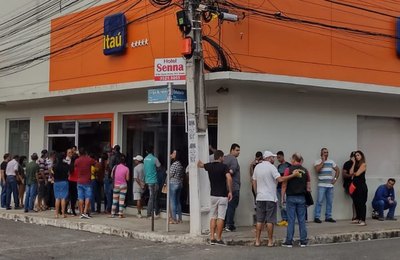 Procon Arapiraca notifica agências bancárias do centro por filas além do prazo estipulado em lei