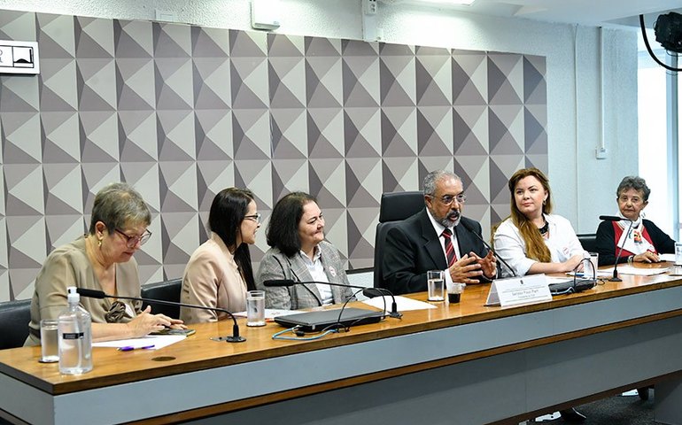 Debate na CDH reforça necessidade de salários iguais entre homens e mulheres