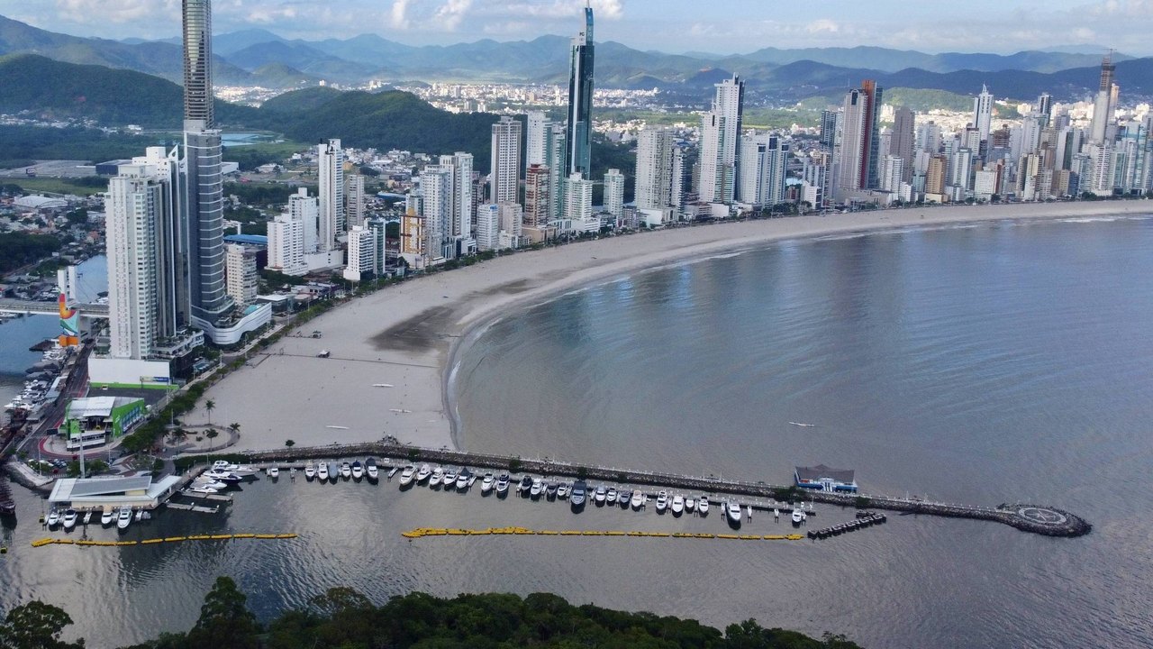 Santos, Balneário Camboriú e São Caetano do Sul são as cidades mais 'verticais' do país. Veja ranking