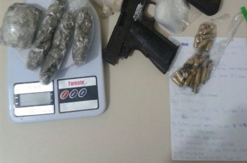 Denúncia ao 181 leva Radiopatrulha à boca de fumo no Jacintinho