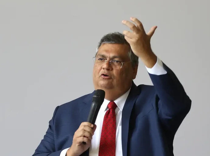 Ministro Flávio Dino bloqueia R$ 119 milhões de Valdemar por suspeitas em emendas