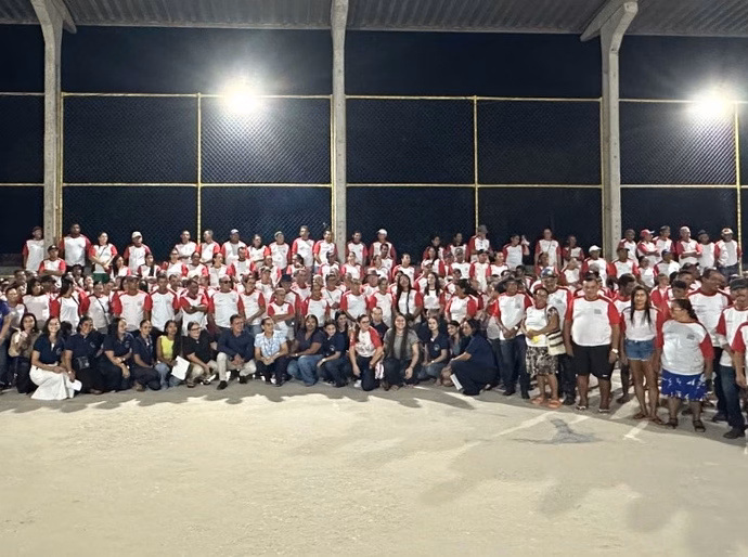 Prefeitura de Penedo fortalece educação e inicia entrega de fardamento para estudantes da EJA