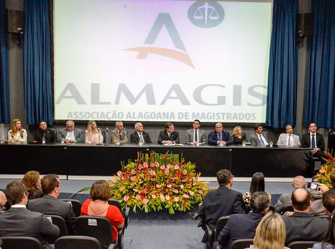 Rosa Albuquerque compareceu à posse dos novos dirigentes da Almagis