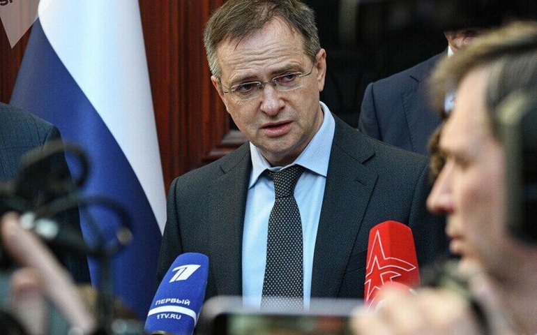 Chefe da delegação russa, Medinsky recebe ameaças de ucranianos, relatam autoridades