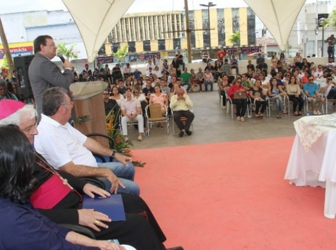 Luciano Barbosa participa da festa de emancipação de Arapiraca
