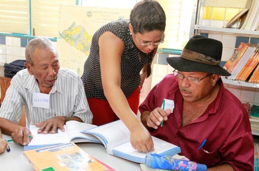 Secretaria de Educação prorroga inscrições para seleção de alfabetizadores