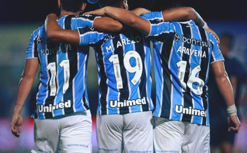 Com invasão de cachorro e gol de calcanhar, Grêmio bate Monsoon e se mantém invicto no Gauchão