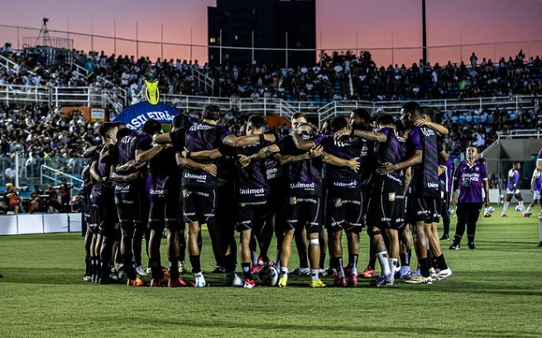 Ceará vence em casa e empurra Vitória para a zona de rebaixamento