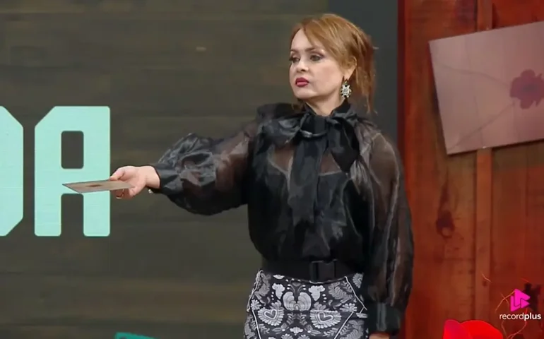 A Fazenda 17: Michelle Barros revela sentimentos por Shia e Gaby Spanic é expulsa após confusão em dinâmica