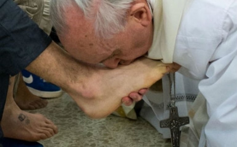 Papa Francisco celebra cerimônia do Lava-Pés